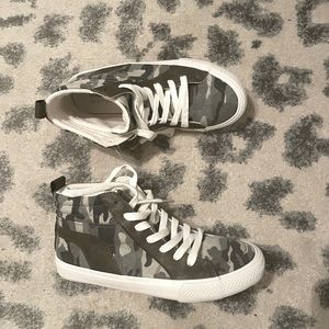 High top Camouflage shoes
